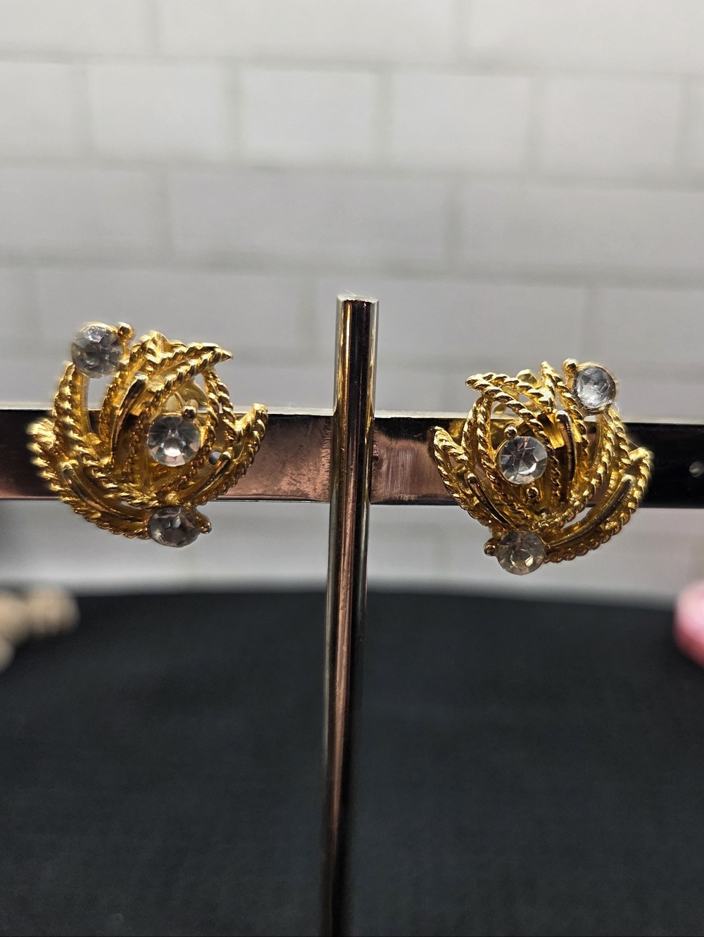 1277. Vintage Lisner Gold-Tone Crystal Cluster Stud Clip On Earrings